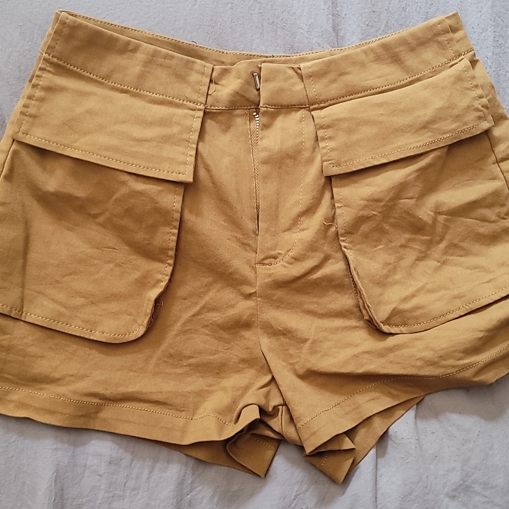 KHAKI shorts